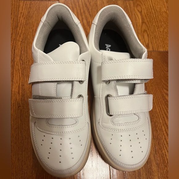 Smile face sneaker - Picture 1 of 6
